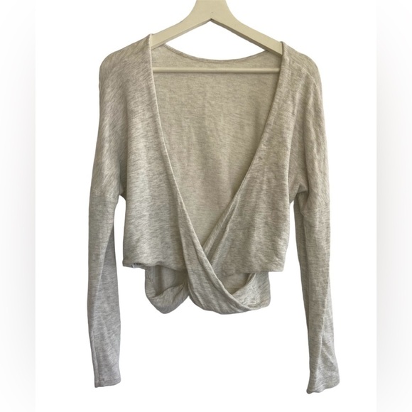 Revolve Monrow Women's Long Dropped Sleeve Sweater Twist Front Top Size XS - Picture 1 of 13